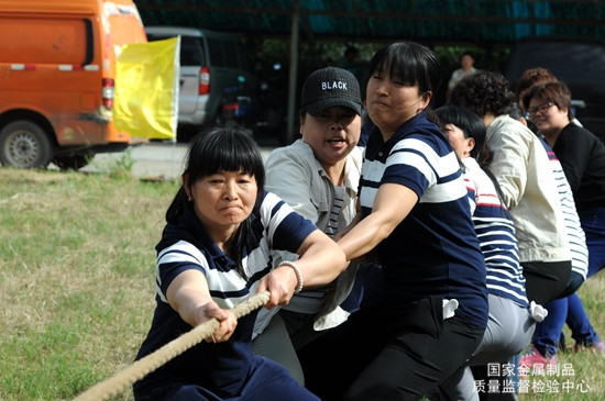 制品院成功举办2018年”青年活动月”拔河比赛